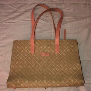 A dooney&bourke bag